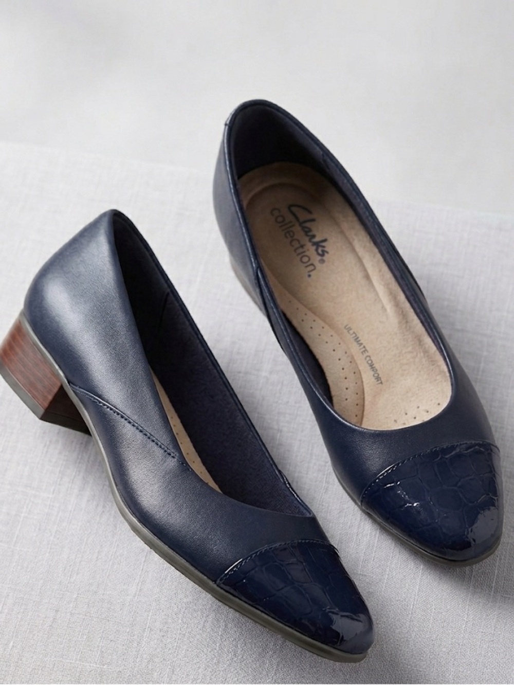 (NEW!) CLARKS- Navy Flats w/ Croc embossed Toe